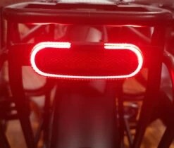 Fuxon Gepäckträgerrücklicht R-100-EB Mit Standlicht 50mm Schraubenabstand 6-12V Gleichspannung -Fahrrad Zone Fuxon Ruecklicht R 100 EB 6 12Volt 50mm fuer Gepaecktraeger 070 50197b